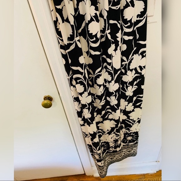Blk/Wht Flower Print Maxi - Picture 5 of 6